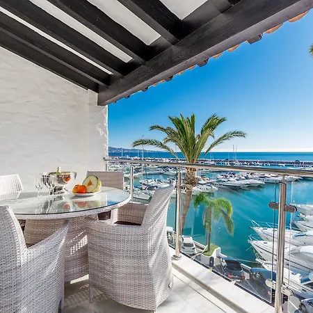 Front Line Penthouse Puerto Banus With Sea Views ماربيا