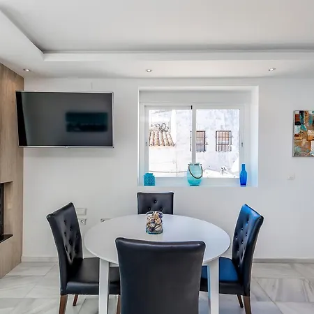 Front Line Penthouse Puerto Banus With Sea Views *